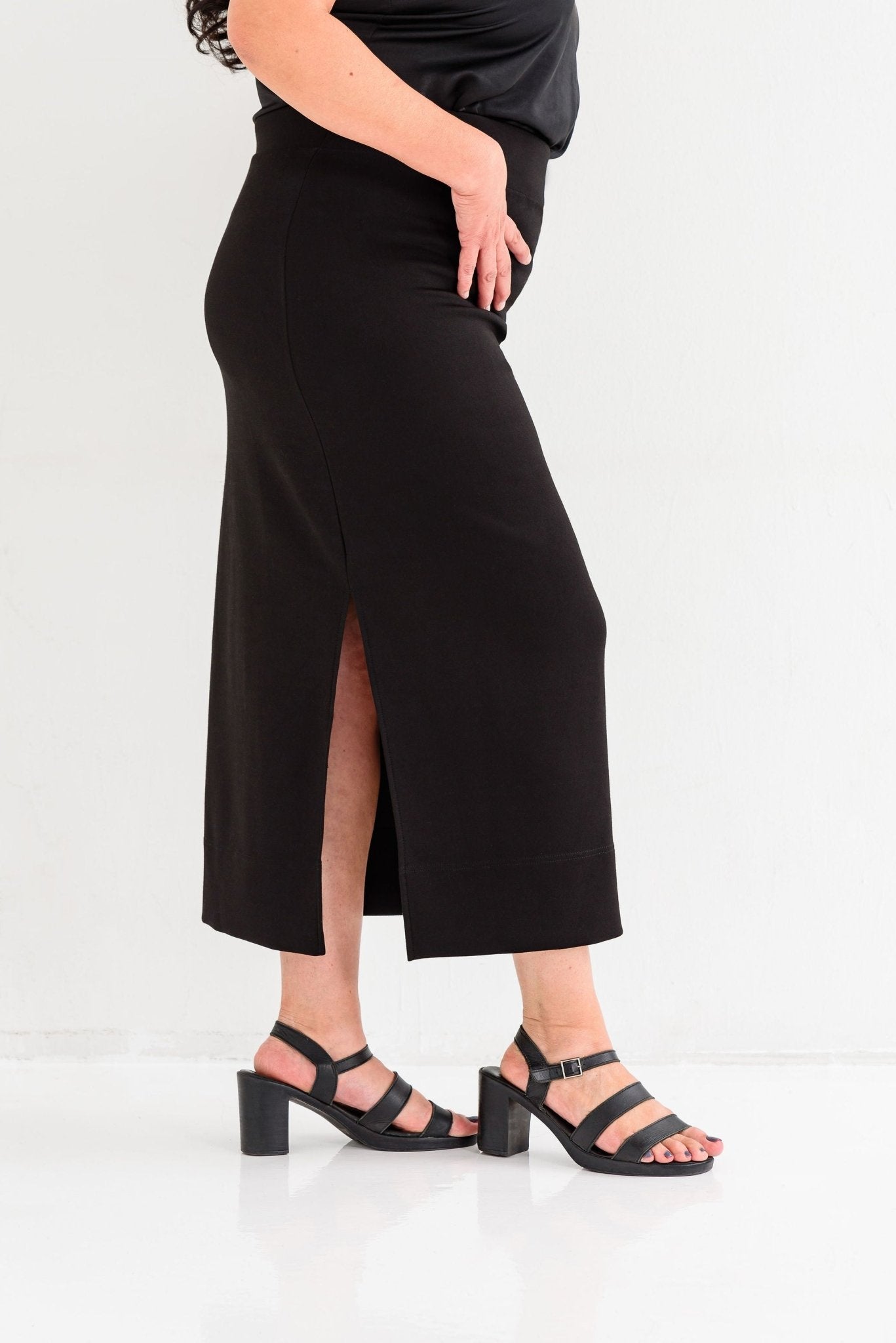 Escape Slim Skirt - UrbanUndercover