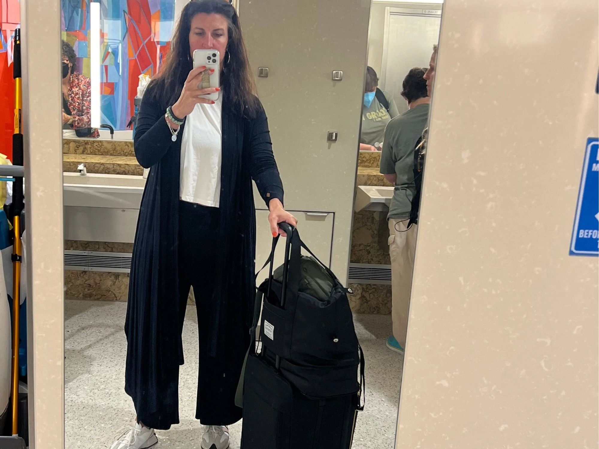 Why You Need a Travel Uniform (And How It’ll Change the Way You Fly) - UrbanUndercover